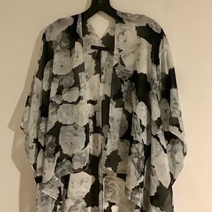 🚫SOLD🚫 BCBGMAXAZRIA Floral Kimono Coverup